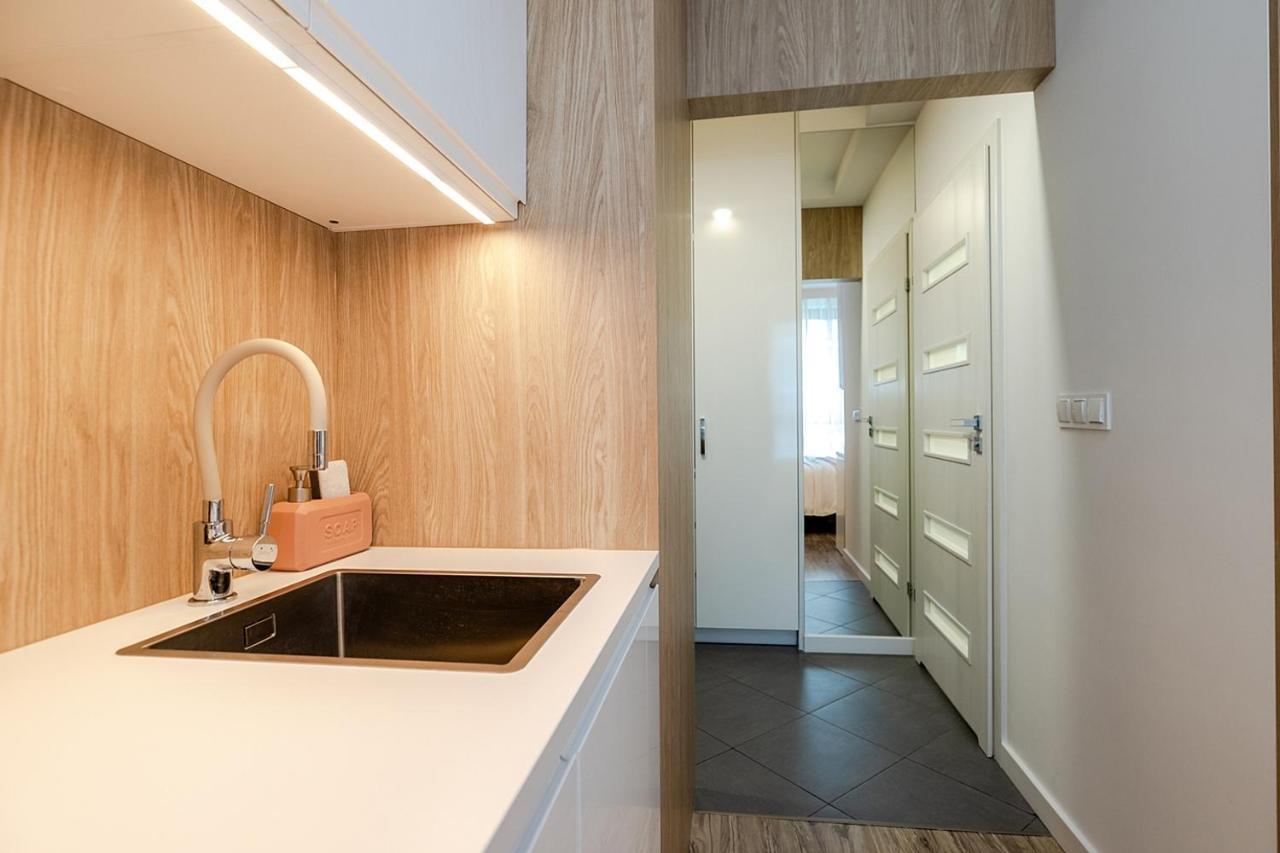 Studio Wola Apartament Kasprzaka - Wifi + Smart Tv Varsóvia Exterior foto
